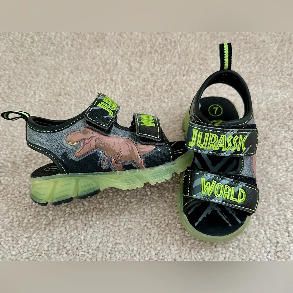 Jurassic World Toddler Boys Light-Up Dinosaur Sandals - Size 7 - Black/Green